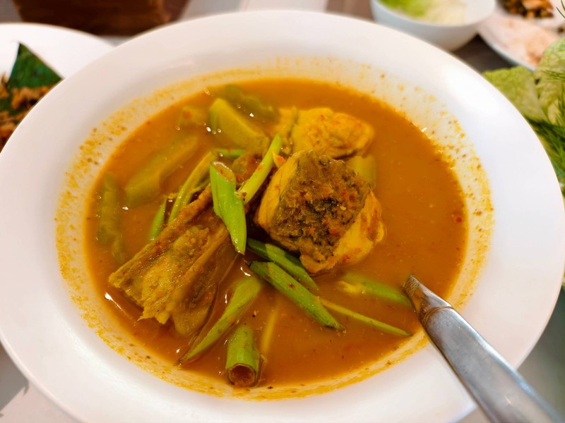 Southern Thai Sour Orange Curry (Kaeng Som)